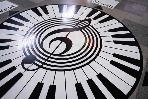 The floor of the hall with musical patterns and piano keys is round.