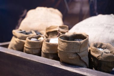 Çeşitli otlar koymak için küçük torba..