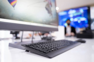 Bilgisayar tablosundaki klavye Bir odak noktası seçin. Arkaplan bulanıklığı.