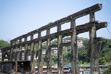 Yapılar ve kalıntılar zamanla bozulmaya bırakıldı..