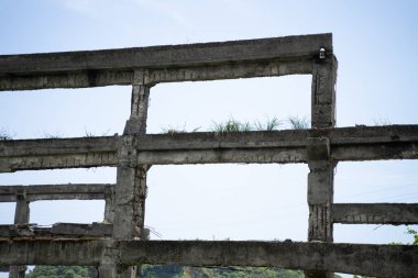 Yapılar ve kalıntılar zamanla bozulmaya bırakıldı..
