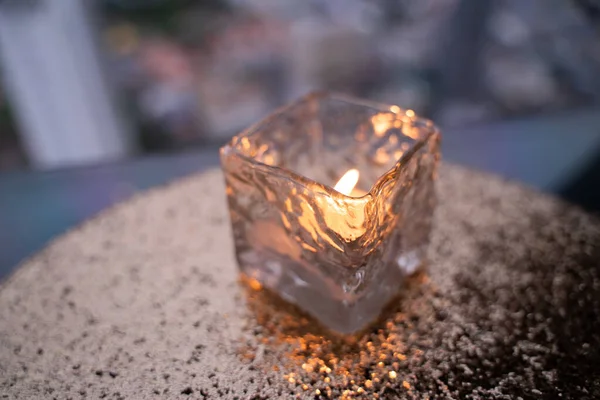 玻璃与烛光浪漫的一个非常特别的夜晚 — 图库照片