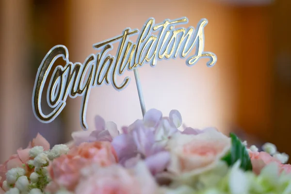 stock image Congratulations message sign on the bouquet.