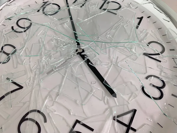 Reloj Con Cristal Agrietado Vista Arte Destrozado — Foto de Stock