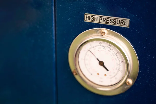 Pressure display dial The high pressure regulator is in use. Instrumental equipment to display or display pressure values.