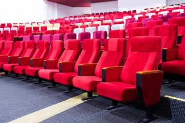 Sinema Salonlarında Boş Kırmızı Koltuklar, Ziyafet Salonu Salonları.