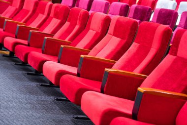 Sinema Salonlarında Boş Kırmızı Koltuklar, Ziyafet Salonu Salonları.