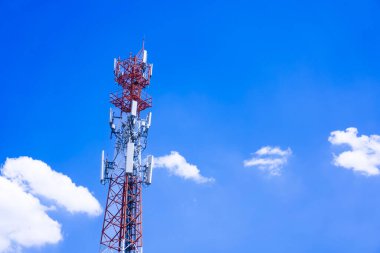 Telekomünikasyon kulesi, verici, kablosuz iletişim anteni 5G hücresel ağ, küresel bağlantı..