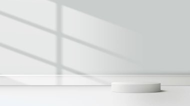 Minimalist beyaz podyum. Güneş ışığı gölgeleri beyaz bir duvara vuruyor. Ürün gösterileri, modellemeler ve sergi salonları için mükemmel.