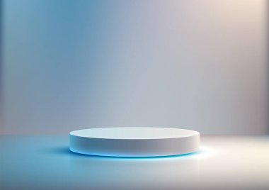 Hafifçe aydınlatılmış beyaz silindirik kaide, mavi ve gri bir arkaplana, minimalist ve modern tarzda ürünleri sergiliyor, teknoloji kavramları veya yaratıcı gösterimlere karşı bir spot ışığı altında duruyor.