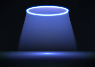 Işıl ışıl parlayan oval bir yüzükten parlayan parlak mavi ışık yumuşak bir yansımayla karanlık bir yüzeyi aydınlatıyor. Fütürist teknoloji, bilim kurgu ve dijital yenilik kavramları için mükemmel.