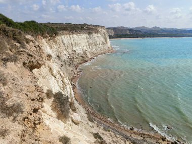 Sicilya 'nın güney kıyısındaki beyaz kayalıkların manzarası 