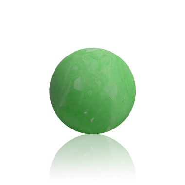 Beyaz arkaplanda izole edilmiş yeşil masaj topları