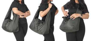 Genç Asyalı kadın tipik bir Japon fuji askı çantası giyiyor. Paraşüt malzemesinden yapılmış.