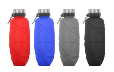 Beyaz arka planda izole edilmiş silikon katlanabilir içki şişeleri koleksiyonu