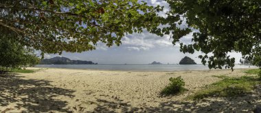 Tayland, Krabi 'de huzurlu bir sahil.