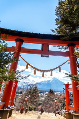 Torri kapılarından Fuji Dağı manzarası. Yüksek kalite fotoğraf