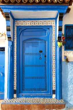 Geceleri şefimiz Şef Chaouen 'de geziniyor. Yüksek kalite fotoğraf