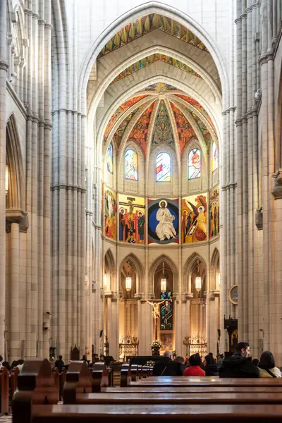 Madrid 'deki Santa Maria Katedrali. Yüksek kalite fotoğraf