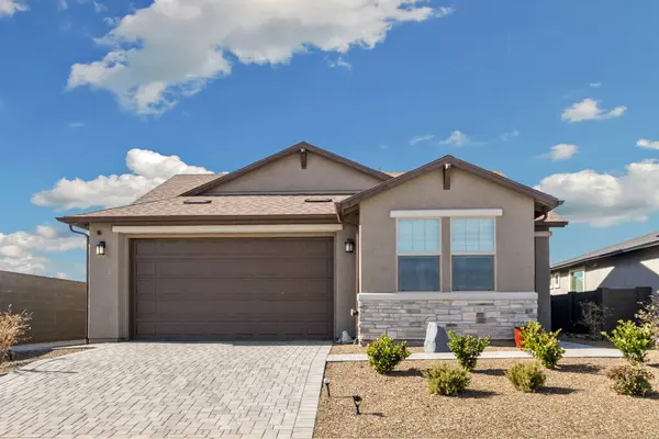 Bu, hem garajın hem de evin tam önünde bir garaj yolunun bulunduğu bir evin tarifi.