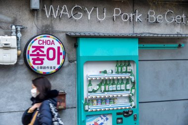 Kyoto, Japonya - 27 Aralık 2024: Japonya 'da bir mahalle caddesi. Yüksek kalite fotoğraf