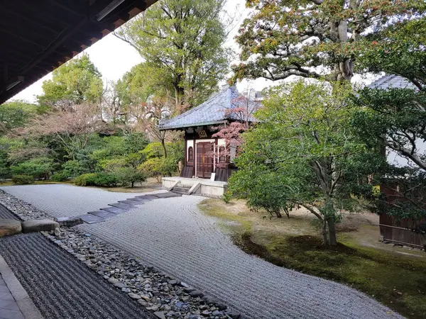 Sonbaharda bir zen bahçesi. Yüksek kalite fotoğraf