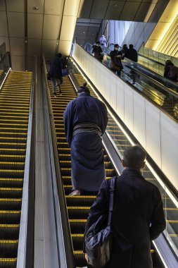 Kyoto, Japonya - 27 Aralık 2024: Japonya 'daki kentsel manzaralar, gelenek ve modernliğin bir karışımı. Yüksek kalite fotoğraf