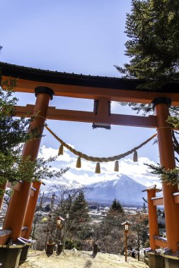 Torri kapılarından Fuji Dağı manzarası. Yüksek kalite fotoğraf