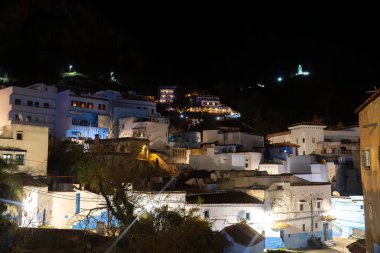 Geceleri şefimiz Şef Chaouen 'de geziniyor. Yüksek kalite fotoğraf