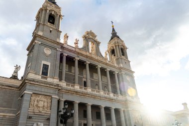 Madrid 'deki Santa Maria Katedrali. Yüksek kalite fotoğraf