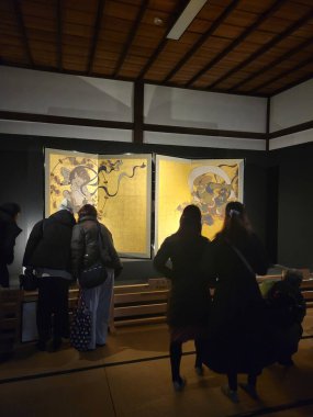 Kyoto, Japonya - 27 Aralık 2024: antik bir Japon altın tablosu. Yüksek kalite fotoğraf