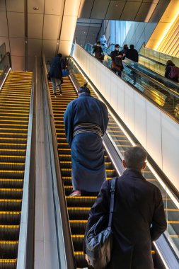 Kyoto, Japonya - 27 Aralık 2024: Japonya 'daki kentsel manzaralar, gelenek ve modernliğin bir karışımı. Yüksek kalite fotoğraf