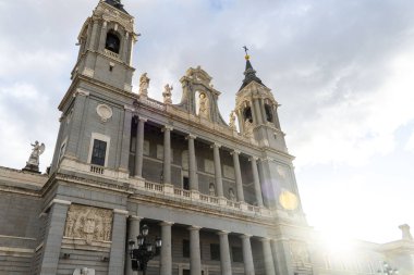 Madrid 'deki Santa Maria Katedrali. Yüksek kalite fotoğraf