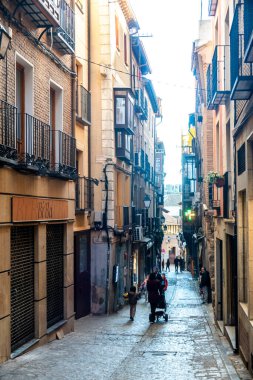 Madrid, İspanya - 1 Mart 2024: Toledo 'da yürüyüş. Yüksek kalite fotoğraf