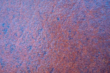 Görüntü, mavi renkli paslı bir yüzeye ait. Yüzey pürüzlü ve çok fazla dokusu var. Mavi renk karamsar ve kaygı verici bir görüntü veriyor.