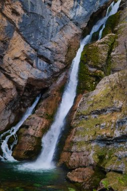 boka şelalesi, çok güzel turkuaz suyla Slovenya 'da