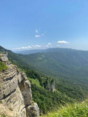Racha Tkibuli bölgesi, Kafkasya Dağları 'ndaki Nakerala geçidi.