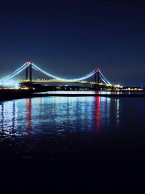 Gece İki Şehir Arasındaki Köprü 