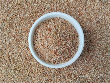 Pirinç arkaplanlı kırmızı pirinç. Çiğ yemek, Üst Manzara 