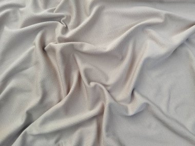 Açık kahverengi ipek kumaş arka plan. Kumaşın yüzeyinde güzel dalgalı yumuşak kıvrımlar. Tasarım için kopyalama alanı olan Teal zarif arkaplan.