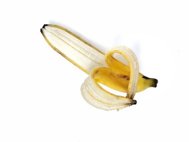 Taze muz üzerinde izole beyaz arka plan soyulmuş 