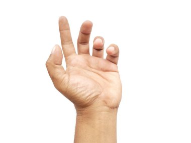 Asyalı bir adam beyaz arka planda izole edilmiş bir şeyi tutuyor. 