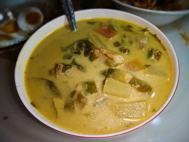 Bir kase Pliek çorbası iç.