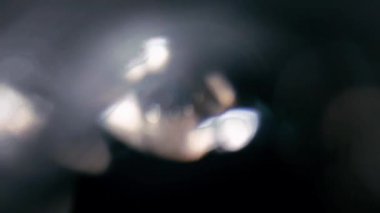 Kalemin ucundaki su damlası dokusu