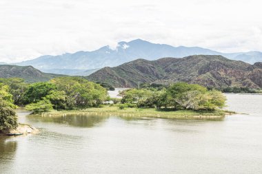Betania Reservoir manzarası, Betania Barajı 'nın havadan görünüşü, Betania Barajı' ndan akan Magdalena Nehri. Yüksek kalite fotoğraf