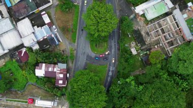 U-Dönüşü Yolu, Şehir Trafik ve Yol Altyapısının Drone Hava Görüntüsü. Yüksek kalite 4k görüntü