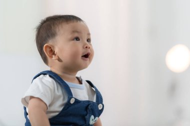 Kahvaltıdan sonra bebek dinleniyor.