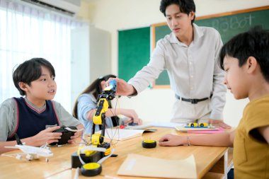 Temel mühendislik sınıfında BTMM Sınıfı, Öğretmen ve Öğrenciler