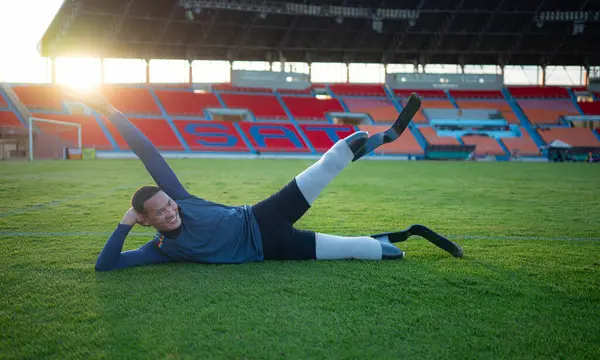 Engelli sporcular antrenmanlar arasında stadyumda mola verdiler.