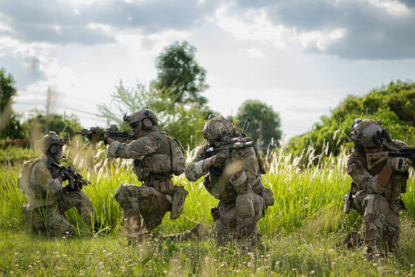 Спецназ, изучение географии и планирование нападения на врага.